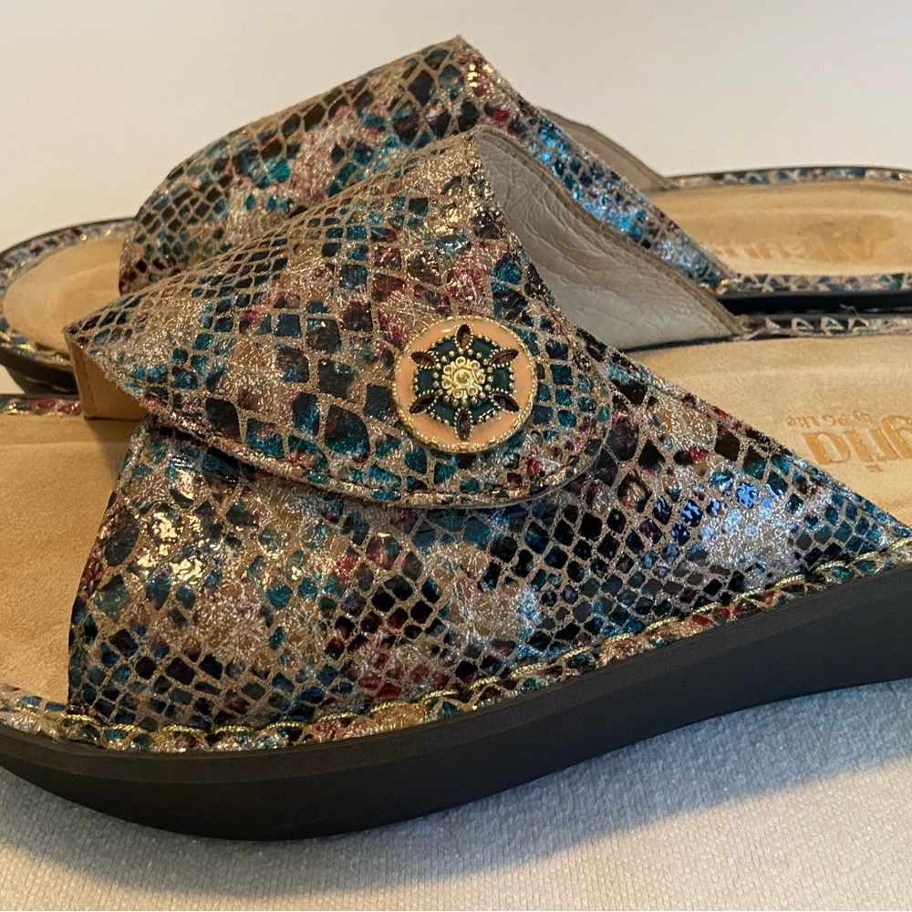 Algeria by PG Lite. 
Slip on sandals.
Size US 9/UK 40 - Picture 3 of 5